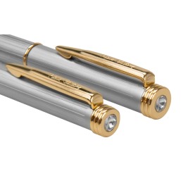 Набор Pierre Cardin коллекция «ПАРА (PEN&PEN)» : ручка шариковая + роллер. Корпус - латунь, отделка - глянцевое покрытие. Детали дизайна - позолота. Цвет - серебристо-бежевый. Упаковка Е.