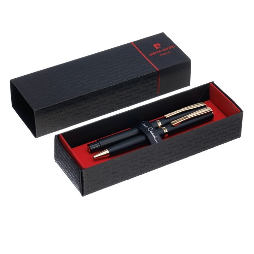Набор Pierre Cardin коллекция «ПАРА (PEN&PEN)»: ручка шариковая + роллер. Корпус - латунь. Отделка -стальное покрытие. Детали дизайна - позолота. Цвет - черный