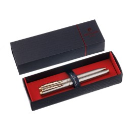 Набор Pierre Cardin коллекция «ПАРА (PEN&PEN)» : ручка шариковая + роллер. Корпус - латунь, отделка - глянцевое покрытие. Детали дизайна - позолота. Цвет - серебристо-бежевый. Упаковка Е.