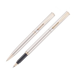 Набор Pierre Cardin коллекция «ПАРА (PEN&PEN)» : ручка шариковая + роллер, корпус - латунь. Отделка - стальное матовое покрытие. Детали дизайна - позолота. Цвет - стальной.
