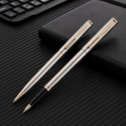 Набор Pierre Cardin коллекция «ПАРА (PEN&PEN)» : ручка шариковая + роллер, корпус - латунь. Отделка - стальное матовое покрытие. Детали дизайна - позолота. Цвет - стальной.