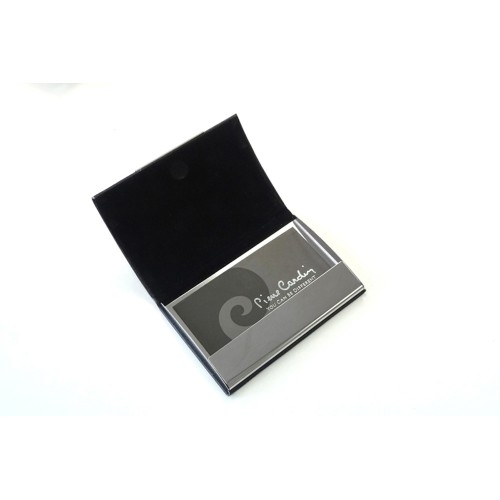 Визитница Pierre Cardin. Корпус - искус.кожа. Размер 9,6 х 6,4 х 1,3 см. Цвет - черный.