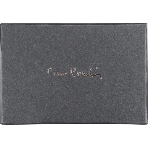 Визитница Pierre Cardin. Корпус - иск.кожа. Размер 9,5 х 6,6 х 1,4 см. Цвет - черный