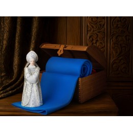 Подарочный набор: кукла фарфоровая, плед флисовый, синий