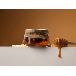 Мед с сосновой шишкой и кедровым орехом 120 гр.