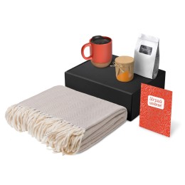 Подарочный набор «Re:y. Nest» с пледом, кружкой и вареньем