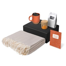 Подарочный набор «Re:y. Nest» с пледом, кружкой и вареньем